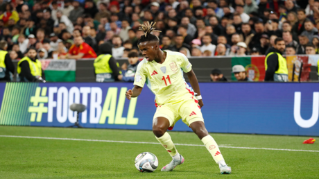 نيكو ويليامز يتجنب الأسوأ ويضمن المشاركة مع إسبانيا في كأس العالم
