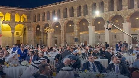 توضيح من إدارة مسجد بني أمية حول صور الضيافة والإنشاد خلال زيارة الوفد الإماراتي لدمشق (فيديو)