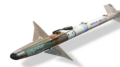 الولايات المتحدة.. سلاحا البحر والجو يطوران نسخة مصغرة من صاروخ AIM-9 Sidewinder للمسيّرات