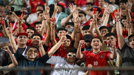 بعد الخسارة في القاهرة.. لاعبو روسيا يشتكون من الجماهير المصرية