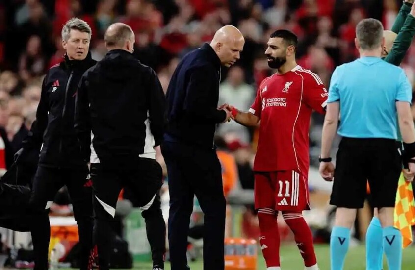 دور محمد صلاح.. كواليس غضب غرفة ملابس ليفربول تجاه سلوت قبل رحيله