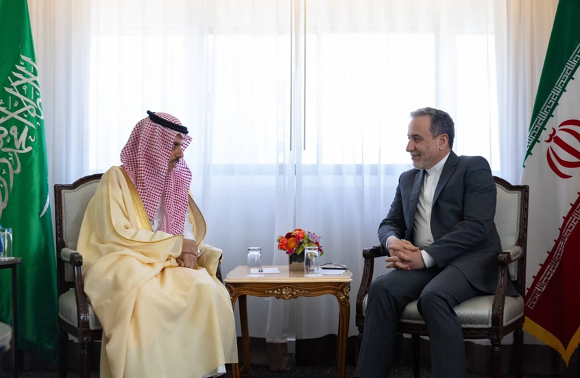 عراقجي يبحث في اتصال مع نظيره السعودي آخر المسارات الدبلوماسية لخفض التوتر في المنطقة