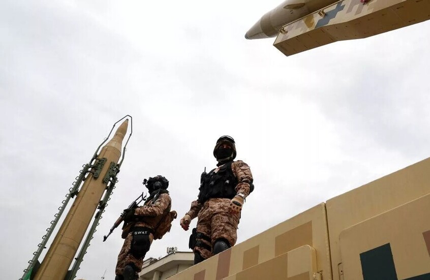 الحرس الثوري الإيراني يعلن استهداف "مركز قيادة" أمريكي في خليج عمان