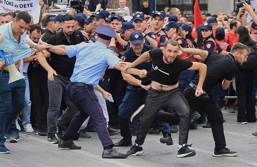 بسبب ابنة ترامب وصهره.. الاحتجاجات تتسع في ألبانيا (فيديو)