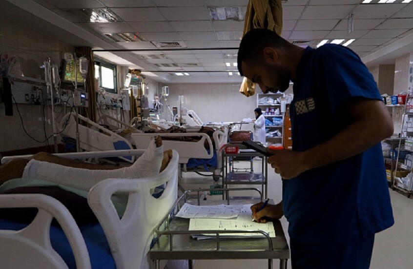 في عتمة الحصار.. فلسطينية تستعيد بصرها في غزة بزراعة قرنية (فيديو)