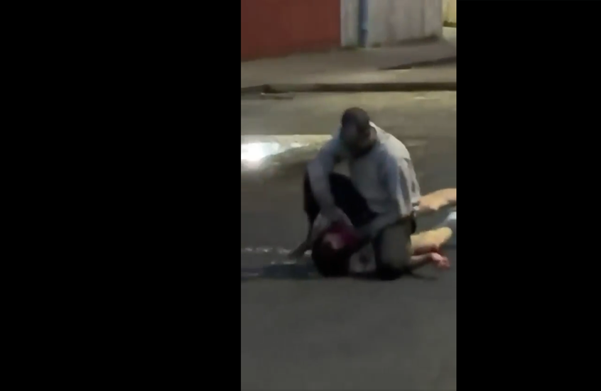 مهاجر صومالي يحاول قطع رأس رجل في بريطانيا وستارمر يدين الهجوم (فيديو)
