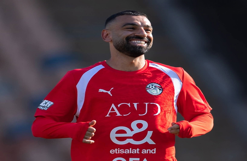 رد صلاح على مشجع مصري بمعسكر كأس العالم يثير تفاعلا.. لماذا ذكر السعودية؟