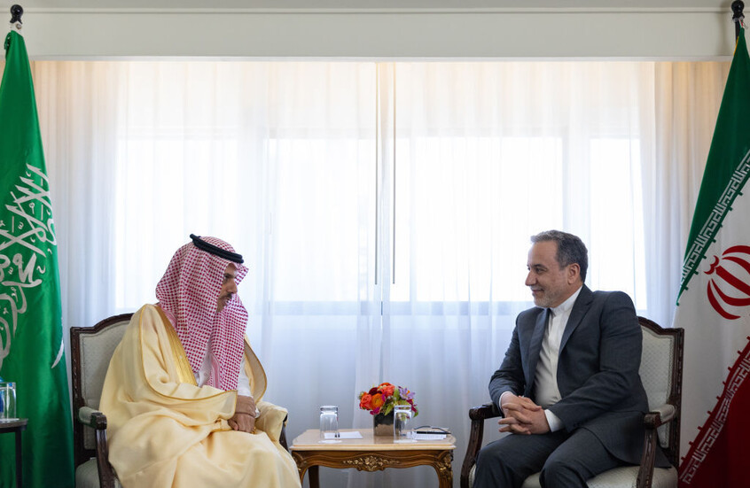 وزير الخارجية السعودي يتلقى اتصالا من عراقجي ويرحب بالاتفاق مع واشنطن