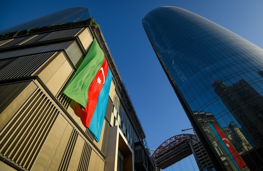 البرلمان الأذربيجاني يتهم فرنسا بشن هجمات هجينة