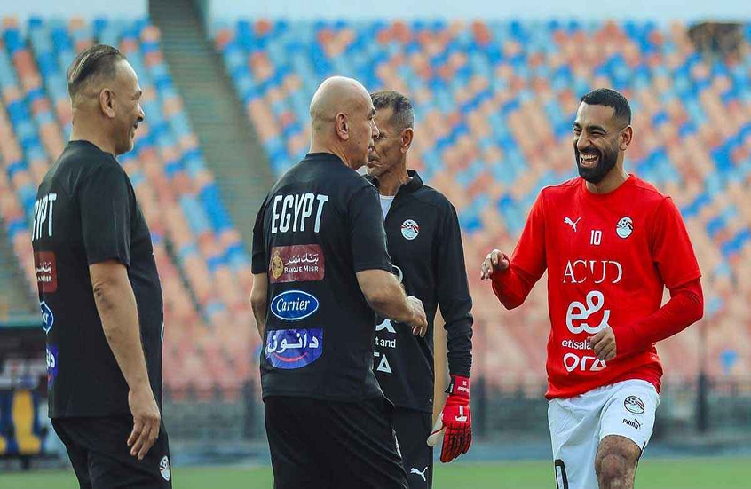 "حسام حسن يتآمر على صلاح".. مدرب الفراعنة يقدم شكوى رسمية ضد نجم مصري سابق