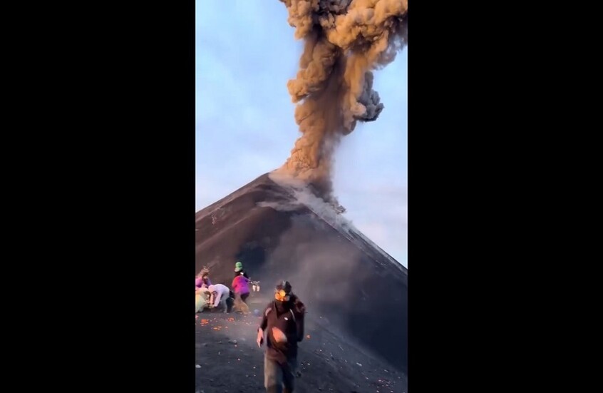 غواتيمالا.. قصف بركاني تجاه سياح على سفح جبل فويغو