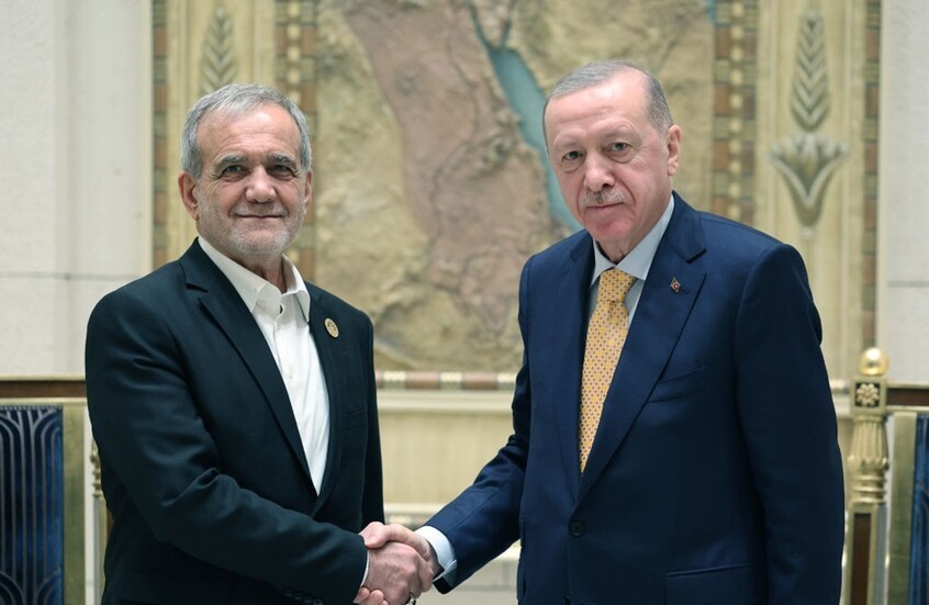 أردوغان يقدم لبزشكيان دعم تركيا لإنهاء المفاوضات بين إيران وأمريكا "بشكل سلمي"