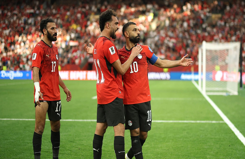 علاء مبارك يعلق على فعاليات مقززة وغريبة قبل مباراة مصر وإيران.. ما علاقة الإسلام والمسلمين؟