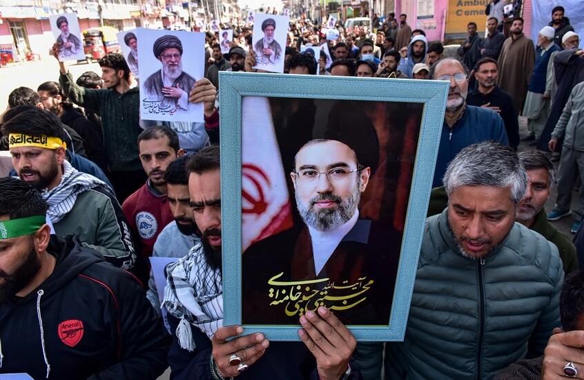 خامنئي يطالب بمقاضاة واشنطن وتل أبيب على جرائمهما بحق الشعب الإيراني