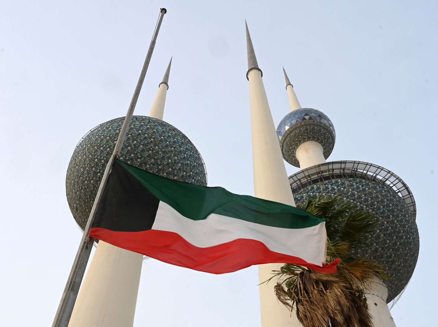 الجيش الكويتي: الدفاعات الجوية تتصدى لهجمات بالصواريخ والمسيرات