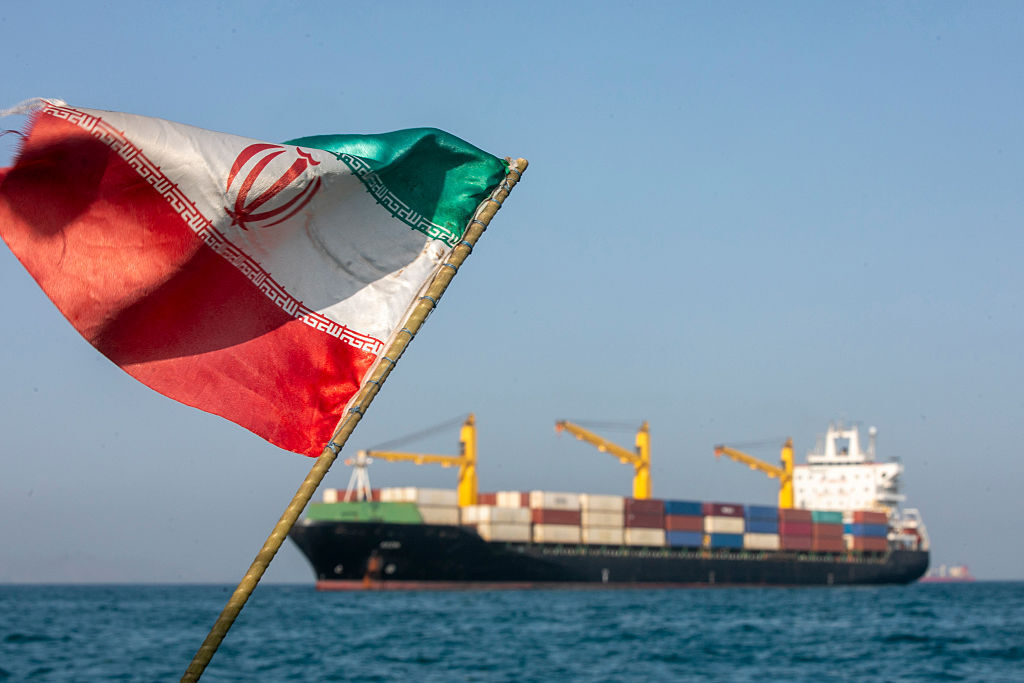 إيران تدين الهجمات الأمريكية على ناقلة نفط وبرج اتصالات وتحمل الكويت والبحرين المسؤولية