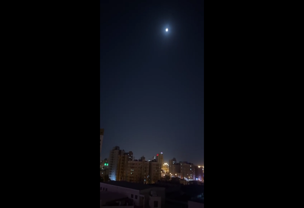 إنذارات بهجمات صاروخية ومسيرات معادية في الكويت والبحرين (فيديوهات)