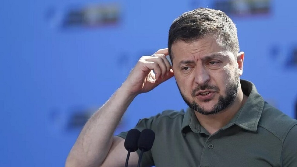 زيلينسكي يؤكد تضامنه مع مجتمع الميم خلال لقائه بمثقفين أوكرانيين