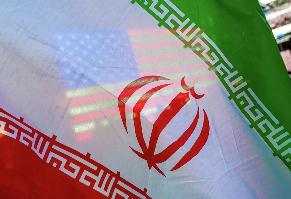 رسائل تستغرق أياما.. بلومبرغ تكشف طبيعة التواصل بين واشنطن وطهران