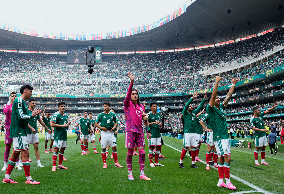 لماذا يرتدي اللاعبون الأحذية الوردية في كأس العالم 2026؟