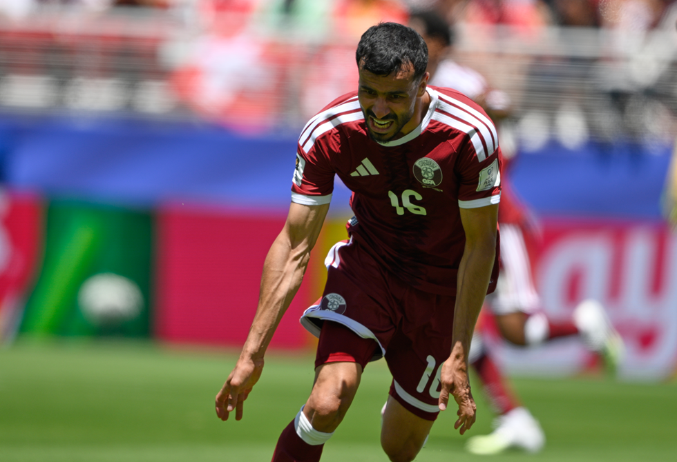 "الفيفا" يصدم نجم منتخب قطر بوعلام خوخي ويحرمه من هدف تاريخي في مرمى سويسرا