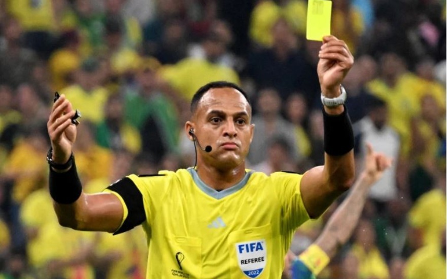 إسماعيل الفتح.. حكم "الاعتذارات" يواصل لفت الأنظار في كأس العالم