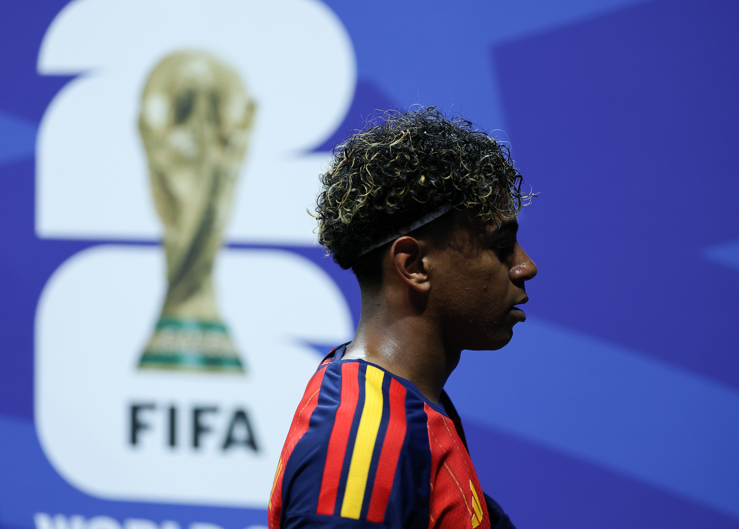 نجم واحد ضد منتخب كامل.. أرقام صادمة في سوق كرة القدم