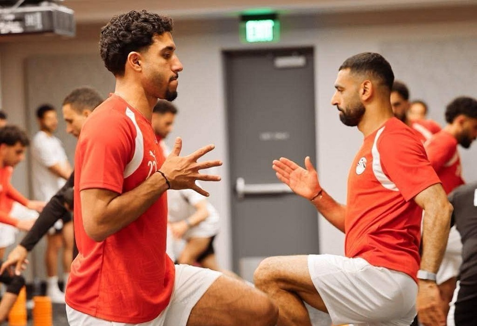 فيديو من داخل غرفة ملابس منتخب مصر يظهرعادة تمارس قبل كل مباراة