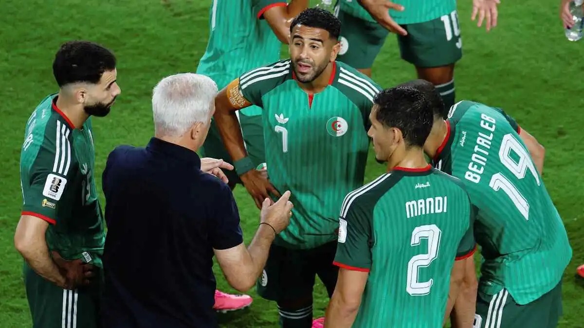 منتخب الجزائر يتعرض لضربة موجعة قبل لقاء الأردن