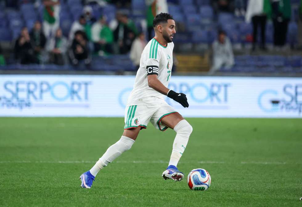 محرز يعود للواجهة.. تعديلات في معظم المراكز بتشكيلة منتخب الجزائر أمام الأردن