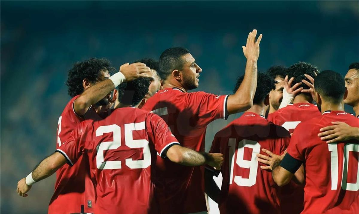 "مزق سروالي وسقط على منطقة حساسة في جسدي".. لاعب نيوزيلندا ينتقد مدافع المنتخب المصري