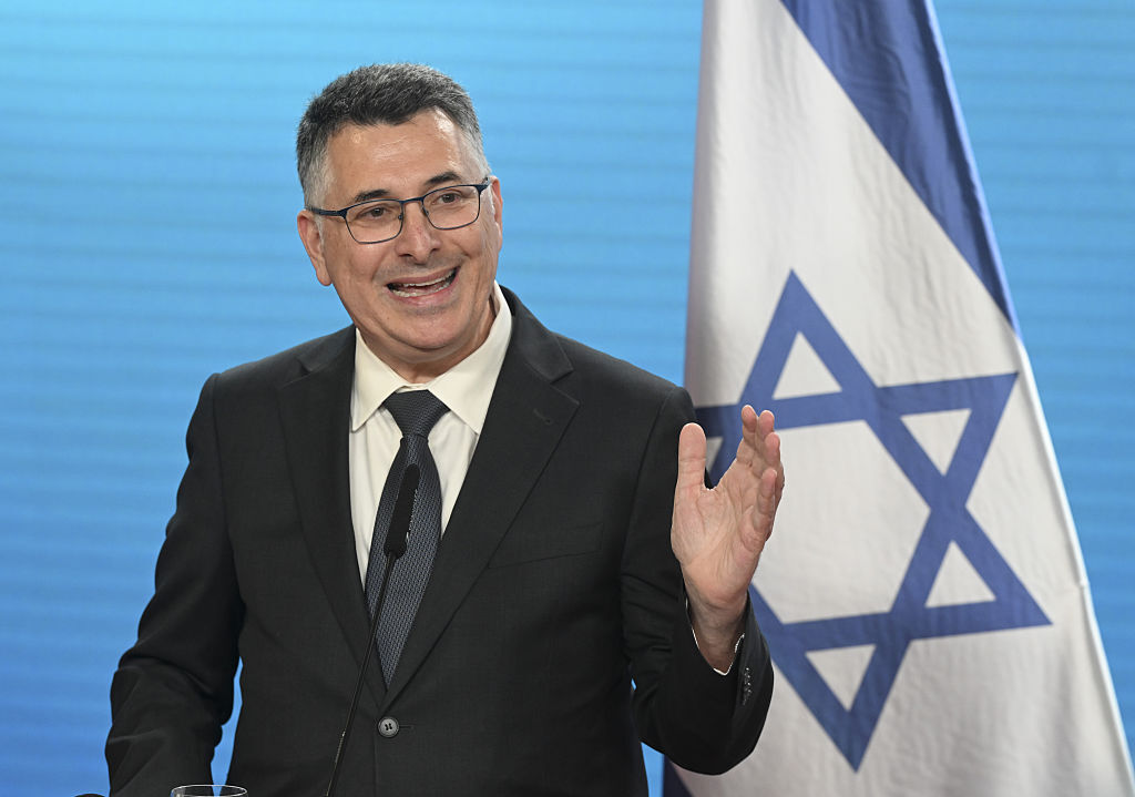 ساعر: السلام مع لبنان ممكن بشرط إنهاء الاحتلال الإيراني عبر حزب الله