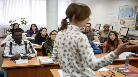 أكثر من 400 ألف طالب أجنبي يدرسون في الجامعات والم