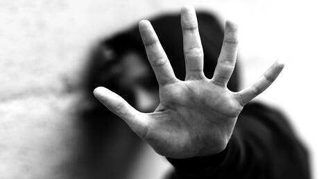 فضحية جنسية مدوية في هوليوود.. فنان شهير يواجه اتهامات بالاع