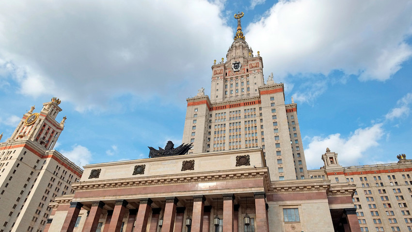 Сталиновите облакодери се познати под името Седумте сестри.