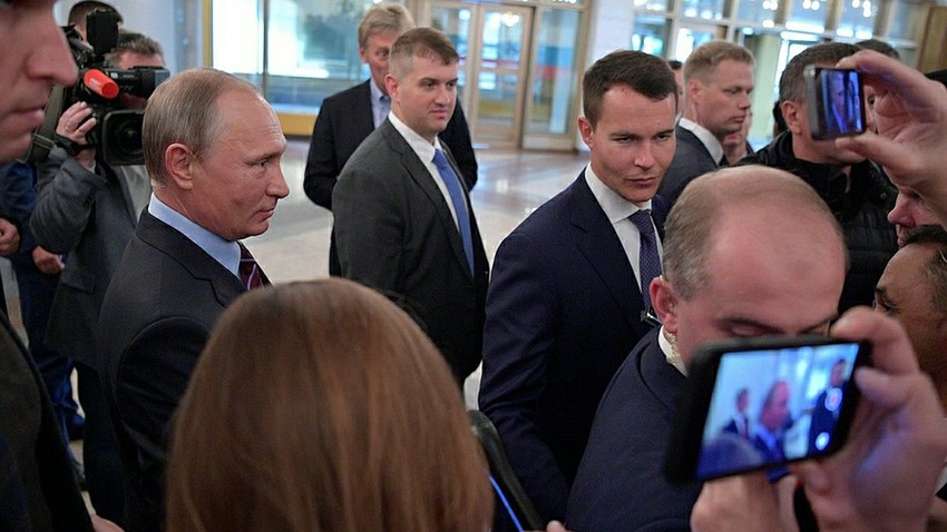 "Ya, kami siap," jawab Putin saat ditanya tentang kesiapan Putin untuk membantu Kuba.