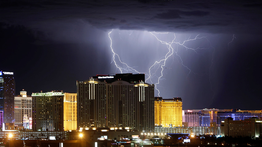 Udar strele med nevihto v Las Vegasu. 13. september 2017. 