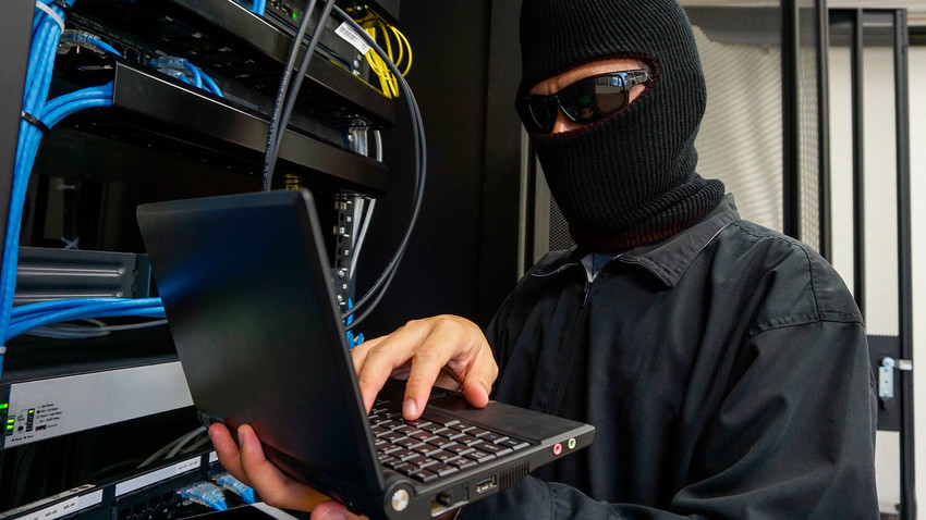 Menurut WikiLeaks, pemerintah Rusia mengadakan operasi pengawasan digital yang dikenal dengan Sistem untuk Aktivitas Investigasi Operatif (SORM).