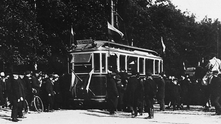 Solemn opening of a tram-line in St. Petersburg. Photo by Karl Bulla.