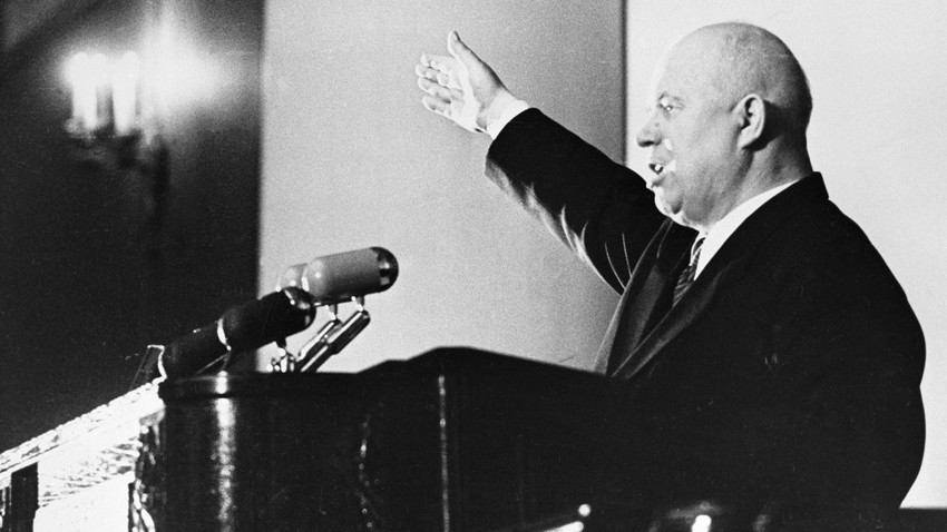 Никита Хрушчов, првиот секретар на Централниот комитет на КП на Украина, се обраќа на конференција до вработените во земјоделските региони и автономните републики од северозападот на земјата.