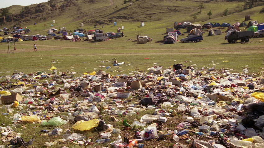 Serakan sampah di Siberia, salah satu masalah lingkungan di Rusia.