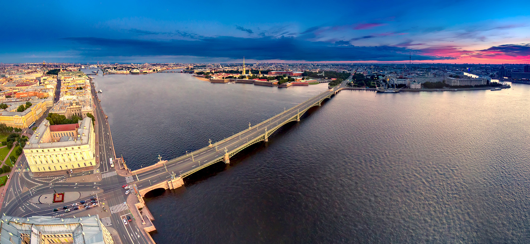 Panorama in Sankt Petersburg: Dreifaltigkeitsbrücke zur Peter-und-Paul-Festung