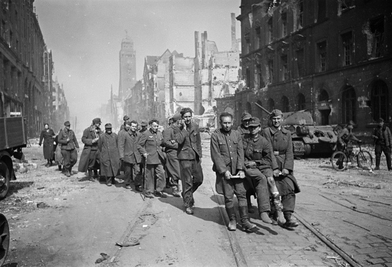 Немски военнопленници, април 1945г.