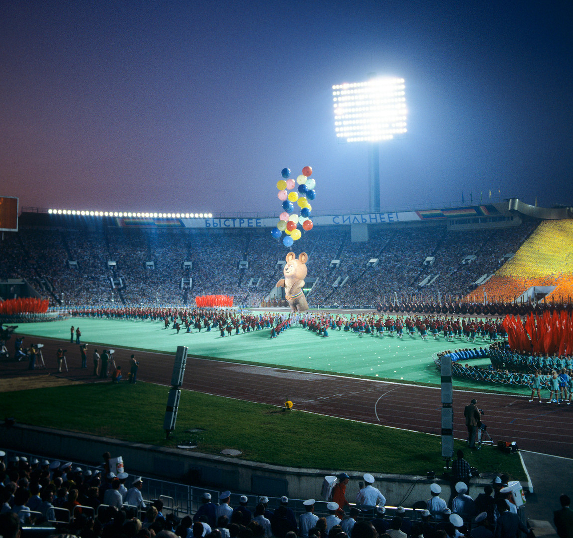 Прощание олимпиады. Олимпийский мишка 1980 Лужники.