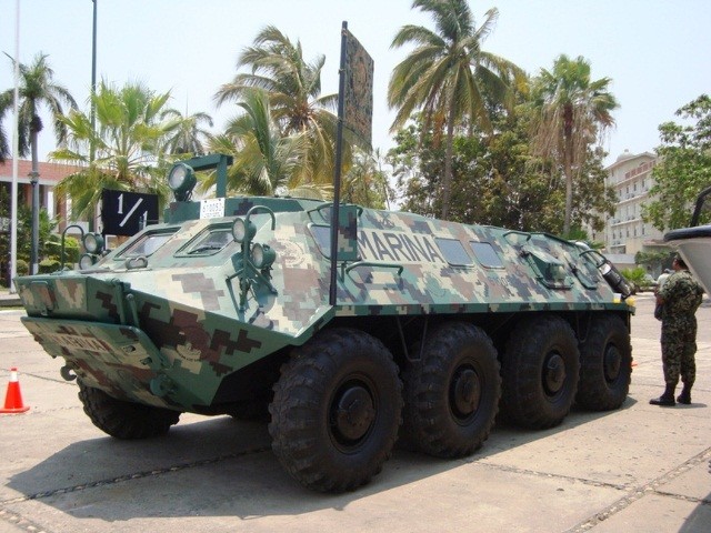 BTR-60 perteneciente a la Armada de México.