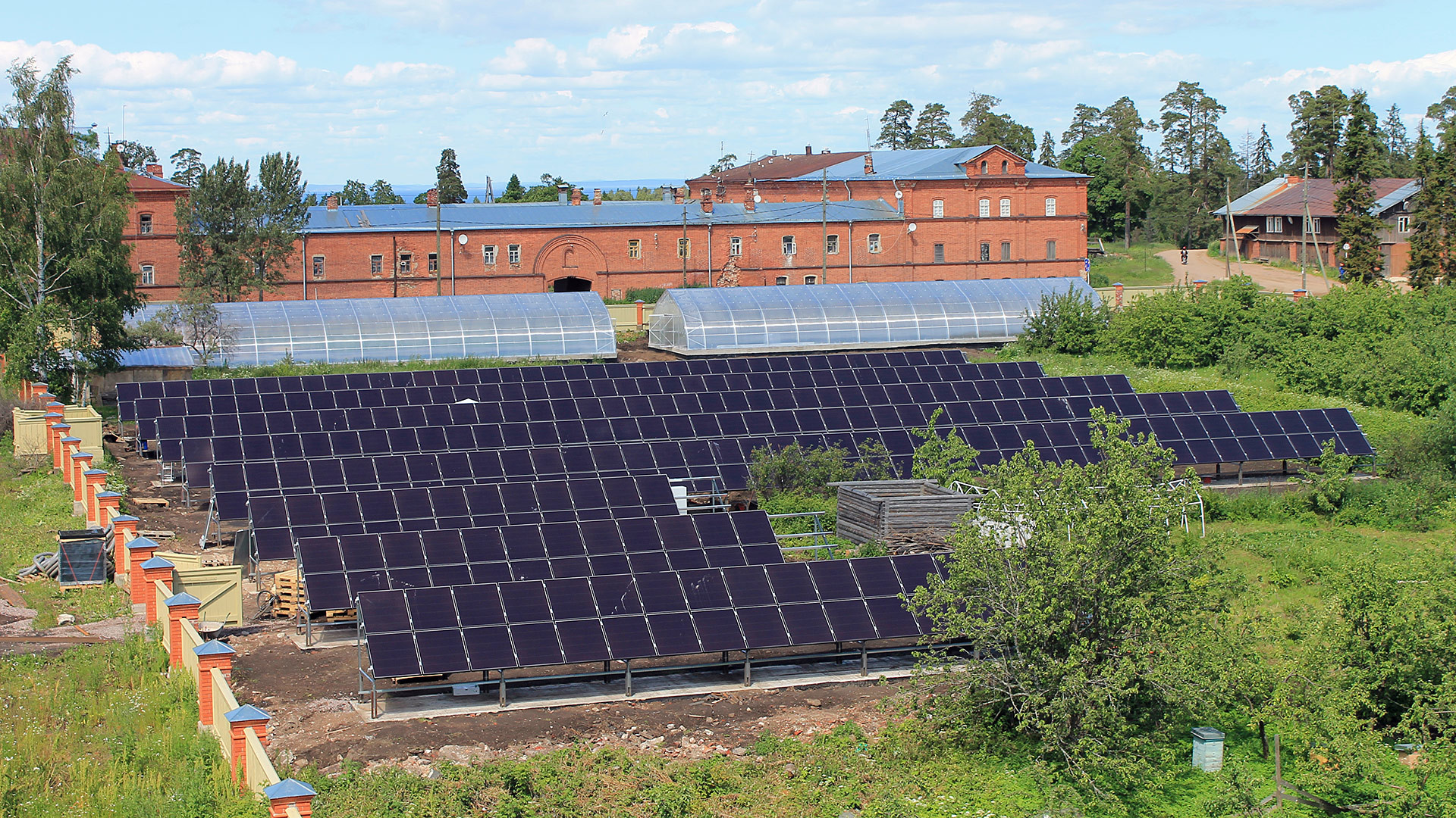 Соларна електрана на острву Валаам снабдева енергијом манастирске стакленике.