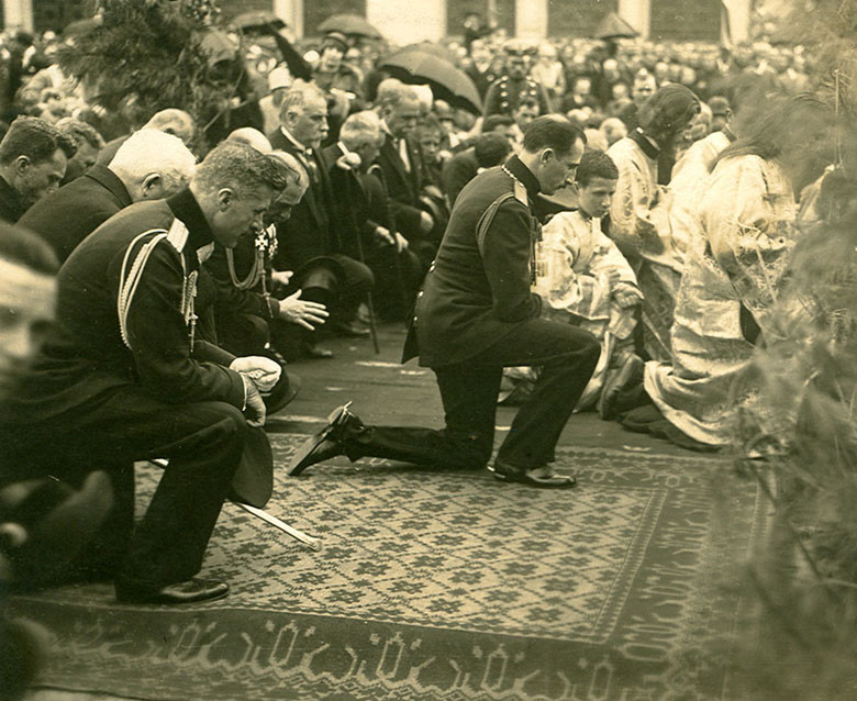 Цар Борис III на церемонията по освещаването на храма 