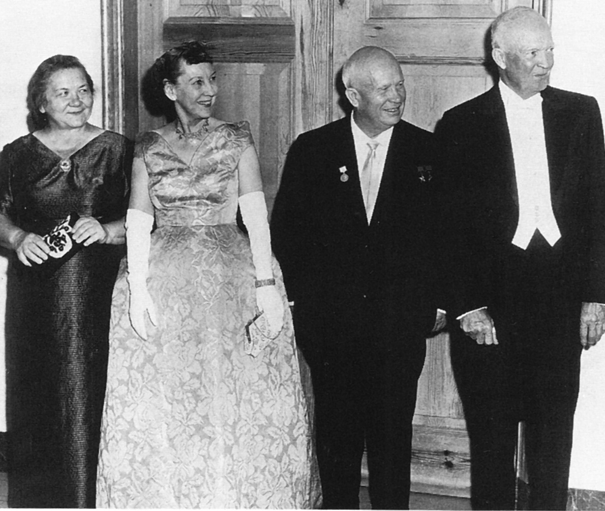 Nina Chruschtschowa, Mamie Eisenhower, Chruschtschow und Dwight Eisenhower, 1959