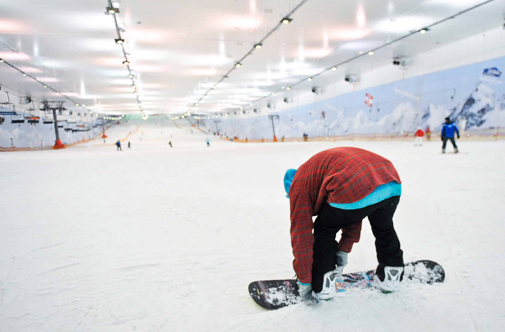  A snowboarder at Snej.com indoor ski slope