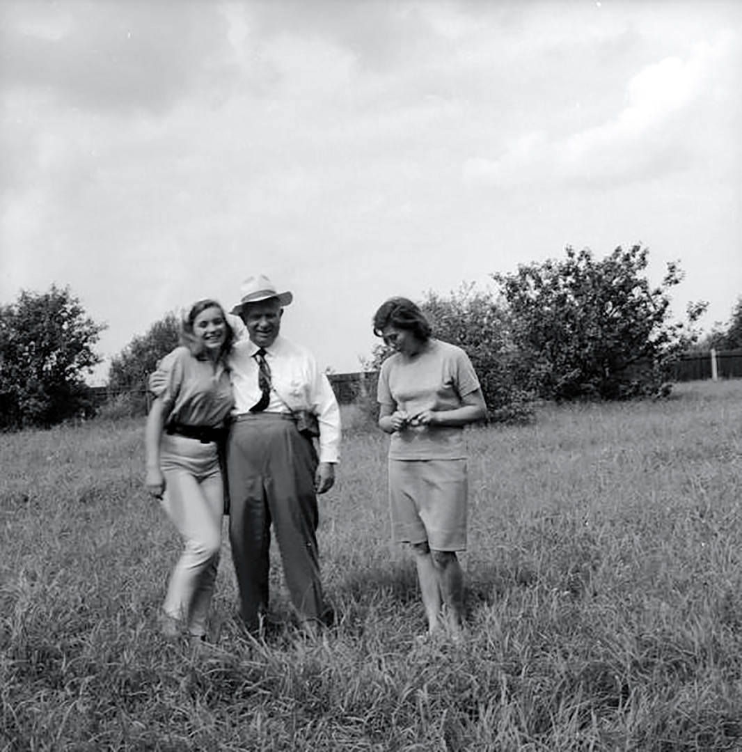 Nikita Hruščov sa svojim kćerkama Elenom i Radom